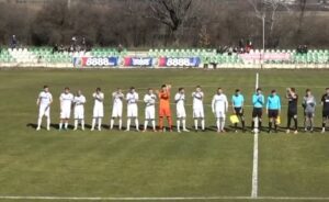 Ботев (Ихтиман) приема ЦСКА III в 25-и кръг на Югозападната Трета лига Ботев (Ихтиман) ще бъде домакин на ЦСКА III (София) в среща от 25-ия кръг на Югозападната Трета лига. Двубоят е насрочен за събота, 28 март, от 15:00 часа на стадион „Христо Ботев“ в Ихтиман. Отборът на старши треньора Валери Свиленов идва след загуба с 0:1 при гостуването на дублиращия отбор на Левски и ще търси завръщане към победите. Ботев заема 4-ото място във временното класиране, но е само на точка от третата позиция след като бе изместен от ФК Кюстендил. През есенния полусезон Ботев (Ихтиман) спечели гостуването си на ЦСКА III с 2:1 в осмия кръг. Добрата новина за Валери Свиленов е, че преди мача отборът няма нито наказани, нито контузени играчи.