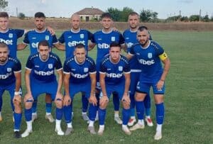 ФК Ямбол домакинства на Марица (Милево) в дербито от 26-и кръг ФК Ямбол приема Марица (Милево) в голямото дерби от 26-ия кръг на Югоизточната Трета лига. Двубоят е на 28 март (събота) от 16:00 ч. на Градския стадион в Ямбол. За ямболии това е второ поредно среща от върха на класирането, след като в предишния кръг тимът записа домакинска победа над Левски (Карлово) с 2:0. Домакините са в серия от седем поредни мача без загуба, като в шест от тях запазиха вратата си суха. Това е единственият отбор от почти 100 тима в първите три дивизии на българския футбол с подобна серия. Старши треньорът Николай Жечев ще бъде лишен от услугите на трайно контузения Сашо Антонов, на Атанас Георгиев, който е с разкъсан мускул, и на Териан Серкеджиев, който все още се възстановява от контузия. През есента Ямбол взе победата при гостуването си на Марица (Милево) с 1:0, но съперникът идва във видима форма — през седмицата Марица (Милево) стана шампион на Югоизточна България в турнира за Купата на Аматьорската футболна лига.