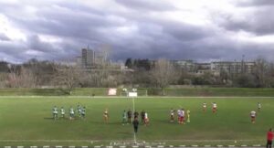 Левски 2007 загуби с 0:1 при гостуването на Партизан (Червен бряг) в среща от 15-ия кръг. Мачът бе равностоен и рядко предложи вълнуващи моменти. Първият по-сериозен шанс се появи едва в 69-ата минута и беше пред "зелено-белите" — Асен Русинов се възползва от добро подаване зад гърба на отбраната, но не уцели вратата. Само три минути по-късно домакините поведоха след страхотен гол на Румен Миков от около 25-6 метра. Това попадение се оказа решаващо. Гостите опитаха да натиснат и да изравнят, но усилията им не доведоха до резултат и те не успяха да избегнат поражението в дербито. В следващия кръг Левски ще получи служебна победа срещу ФК Ловеч, който се отказа от участие в групата, а седмица по-късно тимът гостува на Етър II във Велико Търново.