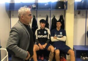 ФК Созопол гостува на ОФК Несебър в регионалното дерби Созопол ще гостува на ОФК Несебър в регионалното дерби от междинния 27-и кръг на Югоизточната Трета лига. Мачът е в сряда в Несебър и започва в 17:00 часа. "Когато участваме в дерби, като това в сряда, се изисква от нас да покажем най-добрите си качества, които притежаваме. Всеки мач за нас трябва да е престиж, трябва да е доказване. Отборът ни е наясно с качествата и възможностите на противника, но за мен е винаги по-важно в мачовете ние да дадем най-доброто от нас. Срещу домакините утре ще се изисква от нас пълна концентрация от първата минута до последния съдийски сигнал", коментира преди двубоя изпълнителният директор на ФК Созопол Румен Димов. "И още нещо много важно, което повтарям винаги и на всеки футболист! Показвай самочувствие на терена - като отбор и като футболист. Взимай решения със самочувствие. Играй винаги със самочувствие. Дори и понякога да грешиш, пак покажи самочувствие в грешката си. Без футболно самочувствие в тази игра не можеш да победиш", добави шефът.