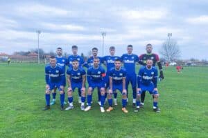 Левски (Карлово) гостува на Атлетик (Куклен) в междинния 27-и кръг Левски (Карлово) ще играе като гост на Атлетик (Куклен) в мач от междинния 27-ми кръг на Югоизточната Трета лига. Двубоят е утре, 1-ви април, от 17:00 часа. Всички футболисти в състава са на разположение на треньорския щаб и влизат в срещата в добра форма, след като прекъснаха серията от три мача без победа с успех над Гигант (Съединение) през уикенда. Днес тимът проведе лека възстановителна тренировка. "Момчетата са в добро настроение. Всички са здрави. Нещата си вървят. Все пак не излизаме срещу Реал Мадрид или Барселона. Отиваме за победа и дано да я постигнем. Няма от какво да се оплачем. След този мач започва доста тежка програма за нашия тим.", сподели техническият директор на клуба Мирослав Банчевски. По-рано през сезона карловци надделяха над "баските" с 4:0 на свой терен.