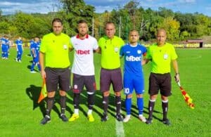 Левски (Карлово) без Свилен Щерев за дербито с Розова долина Левски (Карлово) ще бъде лишен от един от водещите си футболисти за мача от 28-ия кръг на Югоизточната Трета лига. "Сините" приемат Розова долина (Казанлък) в регионално дерби, което е утре, 4 април, от 17:00 часа на стадион "Васил Левски" в Карлово. Нападателят Свилен Щерев ще пропусне срещата заради натрупани жълти картони, съобщиха от клуба. По-рано през сезона Левски постигна победа над Розова долина с 1:0 като гост, но преди това не бе в добра серия срещу "розите". В сряда карловци записаха изненадващо поражение с 1:3 при визитата на Атлетик (Куклен), но запазиха третото място. Отборът ще търси втора поредна домакинска победа, за да запази позицията независимо от останалите резултати.