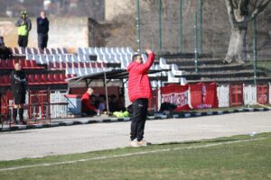 Николай Боянов: Добро представяне, но не и резултатът Старши треньорът на Партизан (Червен бряг) Николай Боянов сподели своето мнение за днешния мач срещу Бдин (Видин), загубен с 1:2 от "партизаните". Въпреки поражението играчите оставиха изключително добро впечатление със своята игра в тежката визита от 16-ия кръг на Северозападната Трета лига. Ето и какво каза Боянов за двубоя: За мен това беше най-силният мач, откакто започна втория полусезон и представянето ни беше повече от добро срещу един отбор, силен домакин. Създадохме доста положения и доста ги затруднихме. Единствено можем да не сме доволни от резултата. Адмирации отново за поведението на футболистите и в двете фази. И в защита, и в атака. Бяхме отборът, който владееше инициативата през вторите 45 минути. Пак казвам, можем да съжаляваме, че не си тръгваме поне с точка от този негостоприемен домакин. Оптимист съм, че отборът има и друго лице. В следващия си мач червенобрежкият тим ще премери сили с Академик (Свищов).