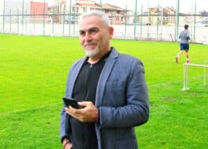 Созопол ще гостува на Спартак (Пловдив) в четвъртък, 9 април, от 17:00 часа в среща от 29-ия кръг на Югоизточната Трета лига. „Влизаме отново в следващ мач от значение за нас, в ритъм сряда/четвъртък-събота. Знам, че към нас като отбор очакванията са винаги много високи. Особено сега, след като сме в серия от три мача с две победи и равен като гост срещу водещите отбори в групата. Това лично мен няма как да не ме радва, защото показва колективната работа в първия отбор. Наистина разполагаме с млади и неопитни футболисти, които добиват самочувствие след всеки изигран мач“, коментира изпълнителният директор на ФК Созопол Румен Димов. „Моята и на треньорите работа е да ги предпазим от огромното напрежение в тях, за да не прегорят в тежките мачове, като предстоящия двубой. Същевременно, е много важно и да ги пазим от залитания в двете крайности - след изиграни много добри или не толкова добри мачове, за да няма лъкатушене във формата им. Нека се наслаждават на добрите игри и резултати, които постигат, но когато дойде следващият момент и мач, да са готови да покажат футболните си качества, които несъмнено притежават. Това е и наша задача на спортното ръководство. Не е лесно, но трябва да се справим“, добави още клубният шеф.