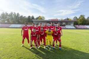 ОФК Хасково ще играе две поредни домакинства през следващата седмица ОФК Хасково ще изиграе две поредни домакински срещи в Югоизточната Трета лига през следващата седмица. "Червените" ще приемат на стадион "Хасково" отборите на Асеновец (Асеновград) и ФК Димитровград. Отложеният мач с Асеновец от 28-ия кръг е насрочен за вторник, 14-ти април, от 17:00 часа. В петък, 17-ти април, хасковлии ще посрещнат ФК Димитровград в свирепо регионално дерби. Двубоят от 30-ия кръг също започва в 17:00 часа. Тази седмица ОФК Хасково почива по програма, което ще позволи на контузените състезатели да се възстановят и да бъдат на разположение на треньорския щаб за предстоящите две домакинства.