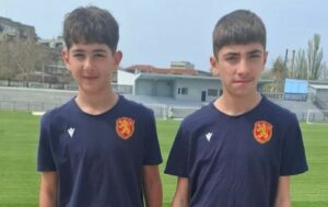 Андрей Атанасов получи повиквателна за националния отбор U13 Детско-юношеската школа на Доростол Силистра продължава възходящото си развитие. Още един от младите таланти на клуба бе включен в националната селекция на България до 13 години. Полузащитникът Андрей Атанасов е новото попълнение в проектонационалната селекция на България U13. Въпреки това сред повиканите за лагер-сбора в спортен комплекс "Дунав" в Русе през месец април остава и името на полузащитника Дариан Андреев. Талантливите футболисти са част от отбора на Доростол Силистра U13 с треньор Деян Дечев. Пожелаваме успех на нашите момчета!