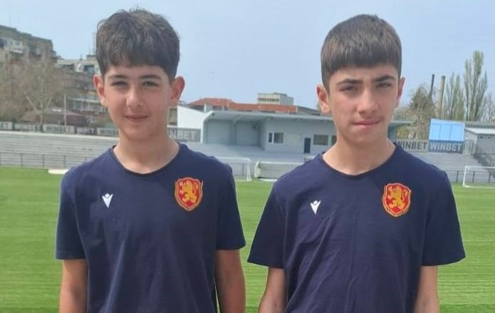 Андрей Атанасов получи повиквателна за националния отбор U13 Детско-юношеската школа на Доростол Силистра продължава възходящото си развитие. Още един от младите таланти на клуба бе включен в националната селекция на България до 13 години. Полузащитникът Андрей Атанасов е новото попълнение в проектонационалната селекция на България U13. Въпреки това сред повиканите за лагер-сбора в спортен комплекс "Дунав" в Русе през месец април остава и името на полузащитника Дариан Андреев. Талантливите футболисти са част от отбора на Доростол Силистра U13 с треньор Деян Дечев. Пожелаваме успех на нашите момчета!