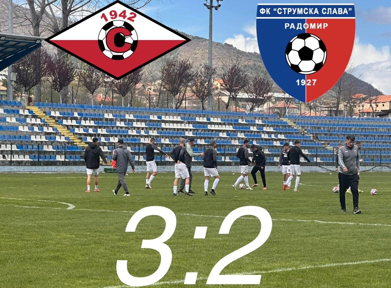 Септември (Симитли) победи Струмска слава (Радомир) с 3:2 Септември (Симитли) записа важна победа над втория във временното класиране Струмска слава (Радомир). "Белите" надделяха с 3:2 в домакинството си от 28-ия кръг на Югозападната Трета лига. Двубоят започна добре за домакините, които създадоха няколко опасни положения пред вратата на гостите. Добромир Панчаревски финтира левия бек на Струмска слава и подаде към Пламен Петров, който не сгреши за 1:0. Десет минути по-късно радомирци изравниха с многоходова красива комбинация и така двата отбора се оттеглиха на почивка при равен резултат. Второто полувреме Струмска слава започна по-силно и реализира ефектен гол, с което осъществи пълния обрат. В 75-ата минута Добромир Панчаревски възстанови равенството след асистенция на Йордан Костов. Четири минути по-късно Панчаревски оформи крайния резултат с нов страхотен удар с левия крак, при който не остави шансове на вратаря на гостите и подпечата успеха на Септември. В следващия кръг Септември (Симитли) гостува на Блакан (Ботевград).