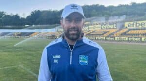 Рилски спортист победи Славия II с 1:0 и увеличи преднината си на върха Рилски спортист (Самоков) спечели своя мач в София срещу Славия II с 1:0 и увеличи аванса си в класирането. След двубоя старши треньорът Пламен Крумов коментира представянето на тима. "Поздравявам момчетата за влагането, за характера, за отношението към този мач. Изключително съм доволен. Търсихме победата от първата до последната минута, както във всеки сблъсък. През първото полувреме имахме 2-3 добри ситуации за гол, но не успяхме да ги вкараме. През втората част мачът стана равностоен. Младите момчета на Славия се представиха добре, дойде им самочувствието и двубоят стана отворен. Те изпуснаха някои положения, ние изпуснахме някои възможности. За наше щастие стигнахме до страхотния гол на Юли Ненов. До края нямахме проблеми и задържахме резултата. За пореден път изиграхме шампионски мач. Отборът се представи невероятно в защита. Това е ключът към нашите успехи. Колкото и да е клиширано, защитата печели първенствата", каза Крумов след срещата. Треньорът обърна внимание и на подкрепата на привържениците. "Още веднъж искам да поздравя момчетата, както и всички хора, които бяха дошли да ни подкрепят от Самоков. Сега трябва да се възстановим по най-добрия начин, защото в сряда ни очаква, може би, мачът на сезона. Искам да приканя всички наши привърженици и жители на Самоков да дойдат да си подкрепят отбора, защото той има нужда от своята публика, от тяхната подкрепа", добави още Пламен Крумов. В сряда, от 16:00 часа, на стадион „Искър“ Рилецо приема ОФК Костинброд в отложен мач от 25-ия кръг на шампионата и при победа ще увеличи аванса си пред втория на цели 10 точки.