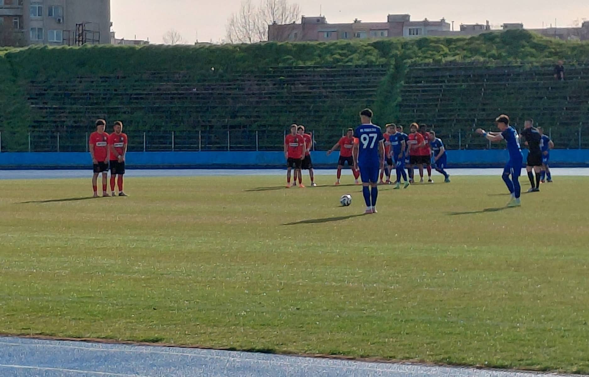 Атлетик (Куклен) записа равенство 1:1 при гостуването си на ФК Ямбол в мач от 30-ия кръг на Югоизточната Трета лига. Щастлива за "баските" от Куклен се оказа последната минута на 4-минутното добавено време, когато Хенинг Якоби реализира изравнителното попадение след асистенция на Никола Гигов. Ямбол поведе в резултата с гол на Виктор Янев през първото полувреме, в което и Атлетик имаше една чиста ситуация да реализира. През второто полувреме Атлетик игра много добре и осъществи сериозен натиск в последните двадесет–трийсет минути на двубоя.