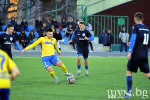 Началният час на двубоя от 27-ия кръг на Североизточната Трета лига между Волов-Шумен 2007 и Лудогорец III (Разград) беше променен. Срещата ще започне в 17:30 часа в сряда, 22 април, и ще се проведе на ученическия стадион "Цоньо Василев" в Шумен. По първоначална програма мачът трябваше да започне в 16:00 часа, но ръководството на шуменци поиска по-късния час, за да даде възможност на своите привърженици да проследят сблъсъка в работен ден. Двубоят е основното събитие в програмата за сряда, тъй като противопоставя четвъртия и втория във временното класиране. "Жълто-сините" влизат в срещата с висока мотивация след серия от четири поредни победи. Последният им успех бе разгромно 6:0 като гост над Устрем (Дончево). Шуменци ще търсят реванш за загубата от Лудогорец III по-рано през сезона, но помнят и домакинската победа с 1:0 над този тим през миналия шампионат и се надяват да я повторят.