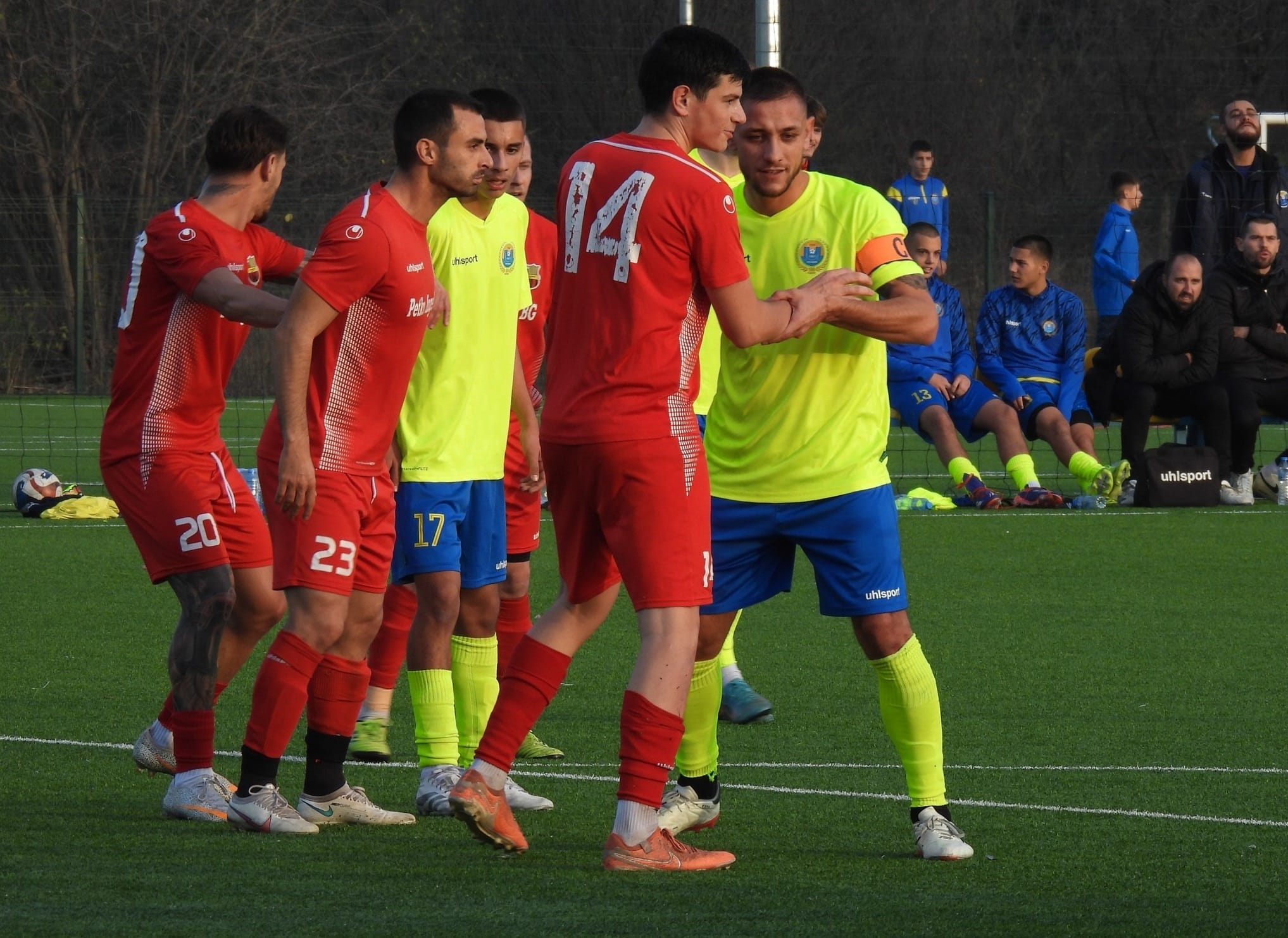 Марица (Милево) гостува на Марица (Пловдив) в голямо дерби Марица (Милево) се готви за ново дерби в Югоизточната Трета лига, като този път съперник е един от водещите в класирането – Марица (Пловдив). Двубоят е насрочен за събота, 25 април, от 17:00 ч. в Пловдив. През сезона двата отбора вече се срещнаха два пъти. На 11 октомври в първенството Марица (Милево) победи с 2:1, а на 20 август в областен полуфинал за Купата на Аматьорската футболна лига тимът от Милево също се наложи след изпълнение на дузпи. След онзи успех отборът продължи напред в турнира и вече се е класирал за националния финал. Старши треньорът Иван Кочев ще бъде принуден отново да ротира състава, за да съхрани сили на футболистите предвид натоварения график. През последната седмица Марица (Милево) игра полуфинал за Купата на Аматьорската лига, спечелен с 5:2 срещу Септември (Тервел), а през миналия уикенд постигна победа и над ОФК Несебър в първенството. В рамките на една седмица предстоят три срещи: гостуване на Марица (Пловдив) (25 април), домакинство на Спартак (Пловдив) (29 април) и мач със Загорец (Нова Загора) (2 май).