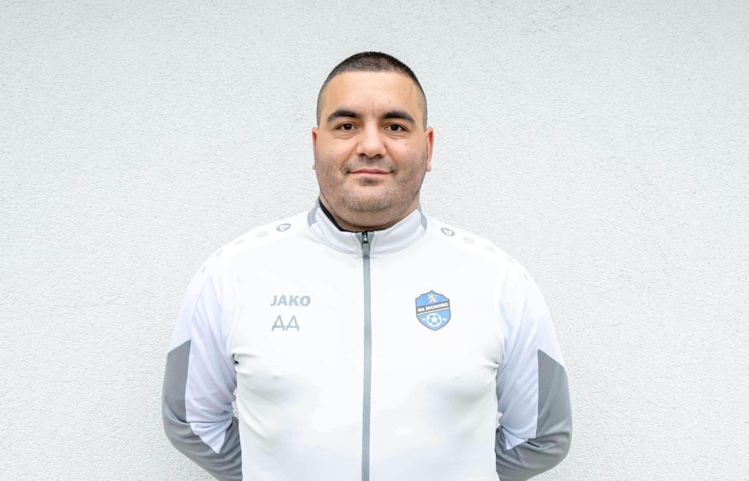 Десислав Дяков — играещ помощник-треньор на ФК Аксаково — изрази уважение към предстоящия съперник Олимпик (Варна), но посочи, че отборът ще пътува до морската столица, за да търси победата. „Отиваме, за да играем футбол и да се борим за успеха, както винаги. Лошото е, че сезонът ни тръгна с много отсъстващи поради различни проблеми и това продължава. Очакваме корав мач. Изправяме се срещу добър отбор, който разполага с много млади, подготвени момчета, които тичат доста“, каза Дяков преди утрешната среща от 28-ия кръг на Североизточната Трета лига.