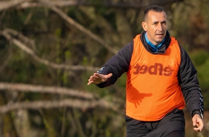 Созопол гостува на Асеновец в следващия кръг В следващия кръг от Югоизточната Трета лига ФК Созопол ще гостува на Асеновец. "Отиваме за трите точки. Единственото, което ме притеснява, е теренът на стадиона, защото знаем, че не е в много добро състояние. А ние показахме, че можем да играем добър футбол, когато терените са сравнително добри. Показахме го и срещу Несебър, и срещу Марица, както и в други мачове", коментира старши треньорът Петър Кюмюрджиев пред официалния сайт на ФК Созопол. "Имаме кадрови проблеми и отново няма да мога да разчитам на целия потенциал на отбора, но ние вече свикнахме, така че ще се справим с това, с което разполагаме", добави наставникът.