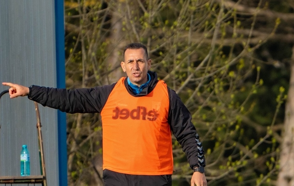 ФК Созопол постигна втори пореден разгромен успех — 4:1 над Асеновец ФК Созопол постигна втори последователен убедителен успех, след като победи Асеновец като гост с 4:1 в Асеновград. „Много съм доволен от представянето на футболистите. Играхме много добре, но още през първото полувреме пропуснахме да си решим двубоя“, коментира Петър Кюмюрджиев пред официалния сайт на ФК Созопол. „На полувремето си казахме някои неща и направихме някои промени. През второто полувреме затвърдихме доброто си представяне. Във втори пореден мач вкарахме 4 гола, което няма как да не ме радва, ще се опитаме да продължим в същото темпо. До края на сезона имаме още 6 мача, във всеки един от тях излизаме за победа“, добави още наставникът. В следващия междинен кръг тимът почива тази сряда; след това Созопол ще гостува на Димитровград на 2 май.