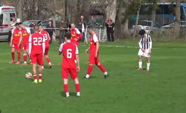 Ком (Берковица) завърши 0:0 с Павликени в Сухиндол Ком (Берковица) не успя да победи Павликени като гост и двата отбора завършиха 0:0 на стадиона в Сухиндол в мача от 18-ия кръг на Северозападната Трета лига. С тази реми Ком прекъсна серията си от три поредни победи в първенството, като тимът на старши треньора Венци Иванов създаде доста голови положения, но не успя да ги реализира. Сред сериозните пропуски бяха тези на Митко Панов, Ивайло Тодоров и Георги Цеков. В 65-ата минута домакините от Павликени останаха с човек по-малко, след като Цветомир Траянов получи втори жълт картон (червен) за нарушение срещу Ивайло Тодоров. Следващият двубой на Ком Берковица е на 2 май, когато тимът приема Троян. До края на сезона остават четири кръга.