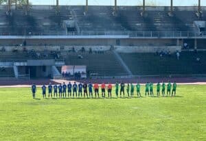 Левски (Карлово) победи Спартак (Пловдив) с 3:1 Левски (Карлово) се наложи с 3:1 над Спартак (Пловдив) в последния мач от 31-ия кръг на Югоизточната Трета лига. Двубоят започна в 17:00 днес на стадион „Пловдив“. След две поредни поражения тимът от Карлово се върна на победния път и изравни по точки с третия и четвъртия в класирането. Още в 4-ата минута Свилен Щерев даде аванс за гостите, но след 21 минути „гладиаторите“ успяха да се върнат в мача и изравниха. В 45-ата минута Васил Църцев вкара за 2:1 и Левски се оттегли на почивка с преднина. В 88-ата минута влезлият като резерва опитен полузащитник Милен Танев сложи точка на интригата с трети гол за карловци. Отборът на Господин Мирчев пропусна още поне 5–6 добри възможности за попадение, а Спартак уцели греда. В сряда Левски (Карлово) ще има нов мач в междинния кръг — „сините“ приемат Загорец (Нова Загора).