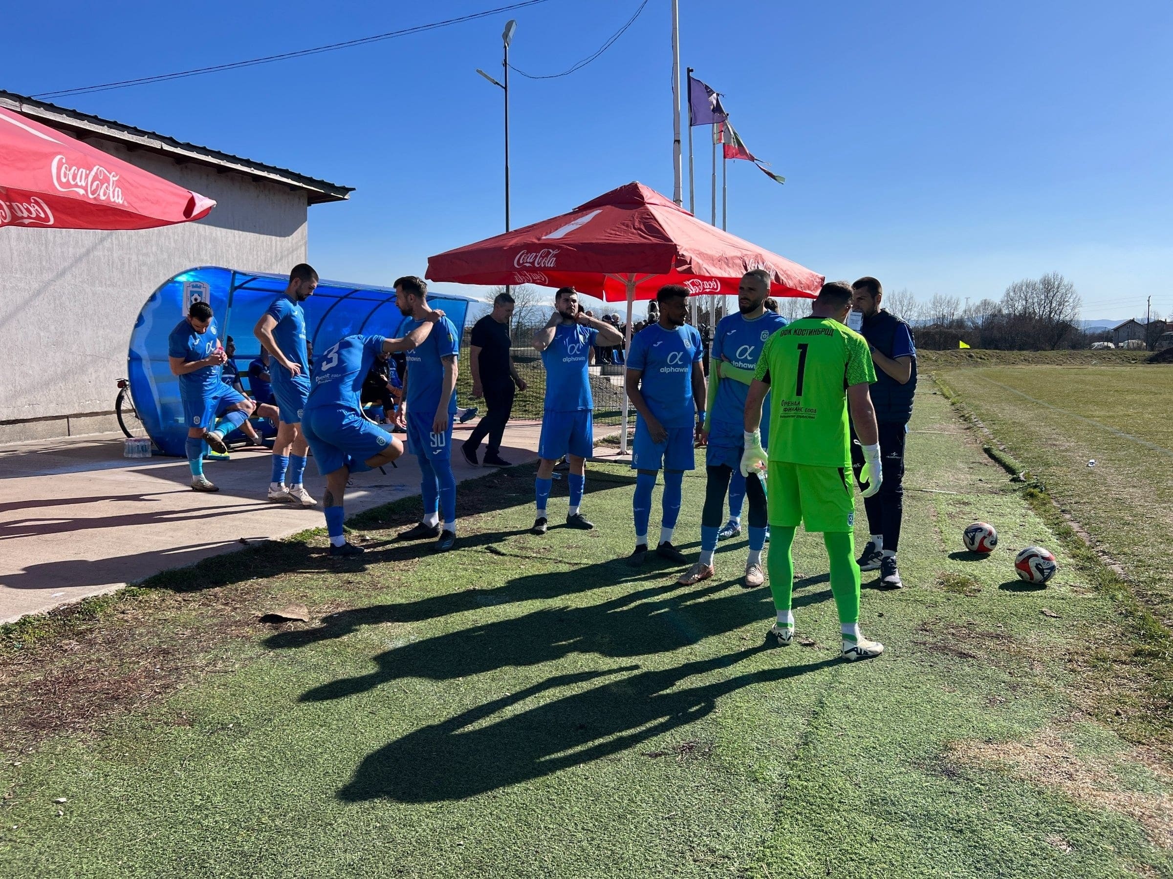 Промяна в часа и деня: ОФК Костинброд срещу Славия II на 3 май Мачът от ХХХ кръг на Югозападната Трета лига между ОФК Костинброд и Славия II (София) ще се играе в неделя, 3-ти май, от 14:00 часа на стадион „Славия“ в София. Първоначално срещата бе насрочена за събота, 2-ри май, от 18:00 часа и трябваше да се проведе на помощния терен с изкуствена настилка на стадион „Славия“, но програмата бе променена. Промяната е направена по желание на домакините, чиито първи отбор има мач в събота. Призоваваме феновете да подкрепят отбора — Костинброд ще се изправи срещу най-добре класирания втори тим в групата. Славия II е трети с 47 точки, докато „сините“ заемат шестата позиция с четири по-малко.