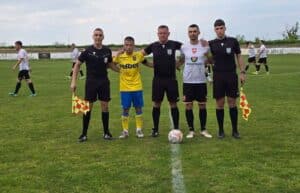 ФК Раковски победи Димитровград с 1:0 в междинния 32-ри кръг на Югоизточната Трета лига ФК Раковски надделя над Димитровград с 1:0 в мач от междинния 32-ри кръг на Югоизточната Трета лига. Това бе втора поредна победа за отбора, воден от играещия старши треньор Валери Домовчийски, след успеха над Асеновец в предишния кръг. Единственото попадение реализира Стефан Рабаджийски в средата на първото полувреме. Домакинската отбрана не остави почти никакви шансове на нападателите на гостите, а през втората част Димитровград увеличи натиска в търсене на изравняване. Раковски използва възможностите за контраатака и опита да затвори срещата, като удар на Георги Загорчев срещна гредата. Гостите продължиха да натискат и поставиха защитата и вратаря на изпитание, но с общи усилия футболистите на ФК Раковски удържаха победата. Триумфът запазва надеждите за оцеляване в групата, а верните привърженици, които и този път заеха местата си по трибуните въпреки работния ден, отново показаха подкрепа в стремежа за спасение. ФК Раковски (титулярен състав): Милко Баданов Теодор Гишин Георги Иванов Пламен Айлов Денислав Куртев Станислав Работов Стефан Рабаджийски Валентин Маджарски Петър Атанасов Валери Домовчийски Георги Загорчев - капитан