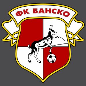 ФК Банско спечели с 1:0 при визитата си на Оборище (Панагюрище) ФК Банско победи с 1:0 като гост коравия отбор на Оборище (Панагюрище) в среща от 30-ия кръг на Югозападната Трета лига. Единственото попадение вкара Георги Фикийн в 55-ата минута, който се превърна в герой за тима в последните няколко кръга. Това бе четвърта поредна победа за „козлите“ и общо шести мач без загуба. Успешната серия изведе ФК Банско временно на 11-о място, само на една точка от десетия Пирин Разлог и на три точки от деветия — дубъла на Септември (София). Първото полувреме бе сравнително равностойно, като и двата тима създадоха положения, но не успяха да се разпишат. В 55-ата минута след добра атака топката стигна до Роман Родопски вдясно пред наказателното поле на домакините. Родопски откри непокрития Фикийн, който с мощен шут завърши атаката и донесе аванс за гостите — 1:0. До края на двубоя Банско имаше още възможности за удвояване на резултата. В заключителните секунди Лазар Еринин се откъсна сам срещу вратаря, бе повален от противников футболист, но главният съдия му показа само жълт картон вместо да го изгони. Добавеното време бе почти удвоено, но гостите устояха и заслужено си тръгнаха от Панагюрище с трите точки.
