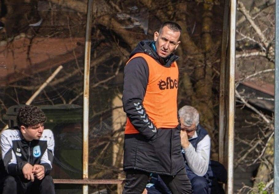 ФК Созопол направи 0:0 при гостуването на дублиращия отбор на Локомотив (Пловдив) Созопол завърши наравно 0:0 в гостуването си на дублиращия тим на Локомотив (Пловдив). Ето какво каза старши треньорът Петър Кюмюрджиев след края на двубоя. „Равностоен двубой, стана наистина много добър мач при добри условия. И двата отбора имаха положения, като смятам, че равенствто е заслужен резултат. Макар че в 92-ата минута можеше и да стигнем до победата, но Кристофер се забави сам срещу вратаря и не успя да го преодолее“, каза Кюмюрджиев пред официалния сайт на ФК Созопол. „В края на първото полувреме съдията не даде чиста дузпа за нас. Но няма да се оплакваме, а продължаваме да тренираме. Остават още 3 кръга до края на сезона, в които ще продължим и да даваме шанс на младите момчета“, добави наставникът.