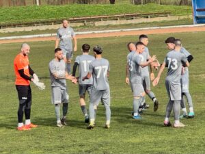 Гигант (Съединение) победи Загорец (Нова Загора) с 4:2 Гигант (Съединение) спечели категорично срещу Загорец (Нова Загора) с 4:2 в мач от 34-тия кръг на Югоизточната Трета лига.