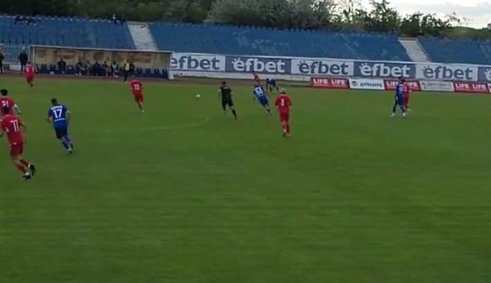 ОФК Несебър разгроми Спартак (Пловдив) с 6:1 в среща от 36-ия кръг на Югоизточната Трета лига. Домакините, вече с гарантирано завръщане във Втора лига, доминираха и не оставиха съмнение в превъзходството си. Капитанът Николай Костов откри резултата в 43-ата минута, а Спартак бързо изравни чрез Тодор Тодоров в 44-ата. В последната минута на първото полувреме Тодор Петков отново изведе Несебър напред. През второто полувреме "делфините" вкараха още три гола: Радостин Митев в 59-ата минута, Никола Гелин в 67-ата направи резултата 4:1, а Галин Димов оформи крайното 6:1 с попадения в 72-рата и 90-ата минута.