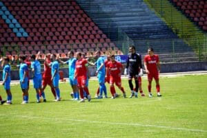 Струмска слава загуби с 1:2 от Пирин (Разлог) в последния си мач за сезона. Двубоят бе от 34-ия кръг на Югозападната Трета лига. Срещата започна равностойно, като и двата отбора търсеха продължително разиграване и контрол върху играта. В 5-ата минута грешен пас при стартиране на атака за Струмска слава освободи Кирил Клинкачев сам срещу вратаря Михайлов, който хладнокръвно отбеляза за 1:0 в полза на домакините от Разлог. Александър Виденов отправи два далечни удара, но и двата завършиха в ръцете на Александър Михайлов. В 13-ата минута Дейвид Джоров центрира от фланга, а Кристиян Слишков засече топката с глава, но вратарят на Пирин (Разлог) Иван Димитров улови. Неостаряващият Деян Христов изведе по диагонала Любомир Тодоров сам срещу вратаря Димитров. Тодоров стреля, но вратарят изби в корнер. В 32-ата минута Любомир Тодоров възстанови равенството за 1:1. Тодоров получи хубаво извеждащо подаване от Денислав Мицаков и останал очи в очи с вратаря не сгреши. Веднага след гола домакините пропуснаха добра възможност. Опасно центриране в наказателното поле беше засечено от Атанасиос Булалас, но ударът му бе спасен от вратаря Михайлов. Второто полувреме започна с възможност за Пирин (Разлог). Петър Дънгов засече опасно центриране в наказателното поле, но вратарят спаси. Бързоногият Чавдар Христов преодоля защитник на домакините и влезе в наказателното поле, където стреля, но вратарят изби в корнер. След изпълнението на ъгловия удар домакините ликвидираха опасността, но последва ново центриране, което бе засечено с глава от Деян Христов — неговият удар срещна напречната греда на вратата на Пирин. В 77-ата минута домакините излязоха напред в резултата. Евгени Гроздин центрира опасно в наказателното поле и Красимир Шапкаров с глава реализира за 2:1 в полза на Пирин. В последните минути на срещата дебютният вратар на "Славата" Кирил Дерлипански спаси много силен удар от границата на наказателното поле на Красимир Шапкаров. СТРУМСКА СЛАВА: 99. Александър Михайлов, 14. Димитър Савов, 3. Димитър Митов (45' Емилиан Петров), 20. Денислав Мицаков, 77. Никола Митков, 88. Кристиян Слишков, 8. Георги Янев (54' Стивън Манолов), 9. Любомир Тодоров, 7. Дейвид Джоров (33' Чавдар Христов), 80. Деян Христов, 10. Александър Аспарухов (1. Кирил Дерлипански) (12. Йордан Димитров, 6. Стивън Манолов, 8. Георги Янев, 9. Любомир Тодоров, 77. Никола Митков, 80. Деян Христов)