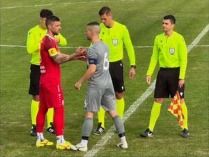 "Розова долина" победи "Загорец" с 2:1 в 36-ия кръг на Югоизточната Трета лига "Розова долина" записа победа над "Загорец" с 2:1 в мач от 36-ия кръг на Югоизточната Трета лига. Ивайло Димитров откри резултата през първото полувреме, а след почивката Стоян Иванов удвои аванса на домакините. Мариян Тонев намали от дузпа за гостите и оформи крайния резултат.