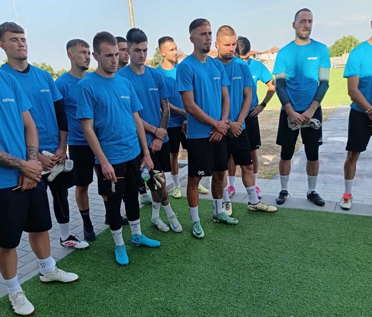 Гигант (Съединение) се разделя с двама футболисти Двама футболисти няма да продължат да бъдат част от Гигант (Съединение) за предстоящия сезон в Югоизточната Трета лига. Защитникът Теодор Димитров, който се присъедини към отбора през февруари 2025 година след престой в Саяна (Хасково), вече не е част от състава. Също така от състава за следващия шампионат отсъства и Златомир Андреев. Ръководството на Гигант (Съединение) благодари на двамата футболисти и им пожелава много здраве и успехи в бъдещите им начинания.
