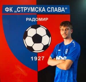 Теодор Иванов се присъедини към "Славата" 22-годишният вътрешен полузащитник Теодор Иванов, роден в София, вече е част от отбора на "Славата". Футболният му път започва в школата на Левски (София), а по-късно преминава през академията на Локомотив (София), където записва и своя дебют при мъжете. За Локомотив той има 8 мача в елита. След това последва престой в Марек, където записа 31 мача и отбеляза 1 гол във Втора лига. През пролетта бе част от Германея (Сапарева Баня), преди да пристигне на стадион "Христо Радованов". Пожелаваме на Теодор Иванов здраве и много радостни моменти в цветовете на Струмска слава.