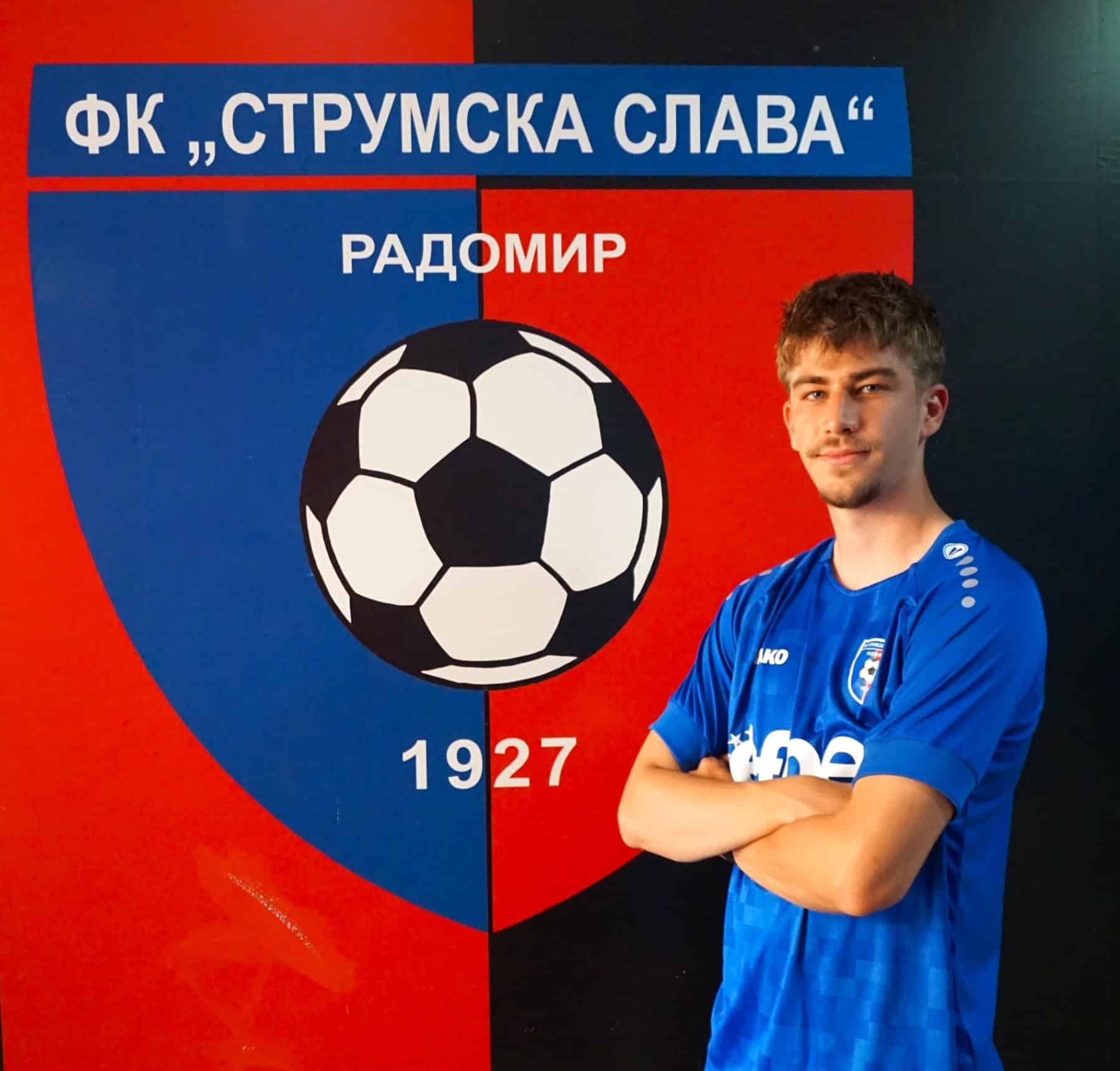 Теодор Иванов се присъедини към "Славата" 22-годишният вътрешен полузащитник Теодор Иванов, роден в София, вече е част от отбора на "Славата". Футболният му път започва в школата на Левски (София), а по-късно преминава през академията на Локомотив (София), където записва и своя дебют при мъжете. За Локомотив той има 8 мача в елита. След това последва престой в Марек, където записа 31 мача и отбеляза 1 гол във Втора лига. През пролетта бе част от Германея (Сапарева Баня), преди да пристигне на стадион "Христо Радованов". Пожелаваме на Теодор Иванов здраве и много радостни моменти в цветовете на Струмска слава.