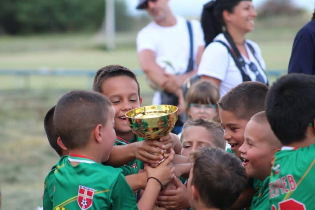 ФК Раковски участва на турнира с два отбора от набор 2019, както и с формациите от набор 2020 и набор 2017. Децата, родени през 2017 г., с треньор Йосиф Лесов реализираха 2 победи и 3 поражения, което им донесе бронзовите медали и заслуженото 3-то място. Раковски 2 (2019), воден от Йосиф Стрехин, игра на високо ниво. Отборът постигна 2 победи, 1 равенство и 2 загуби, като изигра много оспорвани срещи и завърши на 5-то място от 10 отбора. Раковски 1 (2019) бе безспорният шампион на турнира. Под ръководството на своята отлична игра тимът записа 5 победи от 5 мача, спечели турнира категорично и вдигна шампионската купа. Най-малките ни участници – набор 2020, водени от Станислав Работов и Милко Баданов, не успяха да запишат победа, но демонстрираха голямо желание, характер и футболни умения, въпреки че се състезаваха срещу деца на година по-големи. Поздравления за всички футболисти и треньори! Продължаваме да се развиваме, трупаме опит и да изграждаме не само по-добри играчи, но и по-добри хора. Само ФК Раковски!