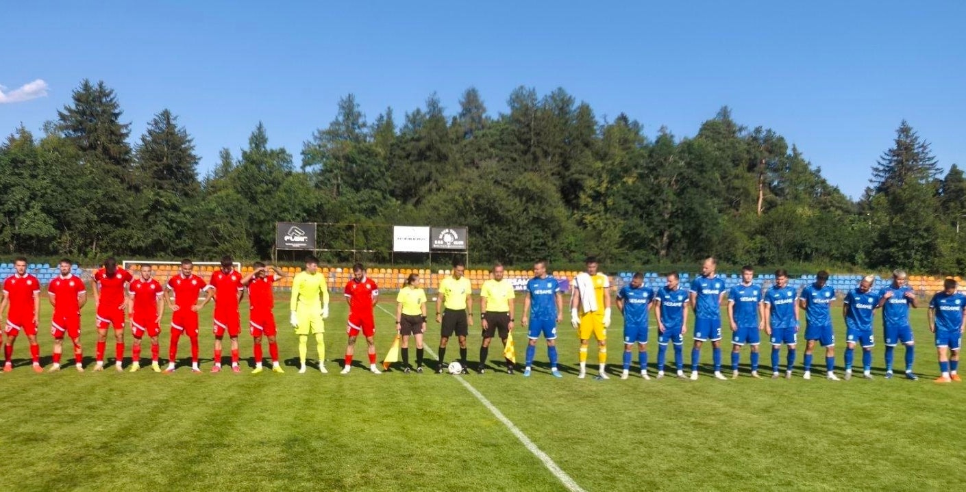 Рилски спортист (Самоков) загуби с 0:2 от дублиращия тим на ЦСКА в последната си контрола по време на подготвителния лагер преди началото на сезон 2026/27 в MrBit Втора лига. „Червените“ вкараха по едно попадение в двете полувремена – първото от дузпа през първата част, а второто в средата на втората част след разбъркване при центриране от корнер и щастлив рикошет. От ръководството на Рилски спортист направиха промяна в програмата с приятелските срещи: в сряда, 15 юли, тимът ще играе със Славия в София от 19:00 часа на стадион „Славия“ в квартал Овча Купел. „Белите“ в програмата заменят Марек (Дупница). Последната проверка за Рилски спортист ще бъде в неделя, 19 юли, срещу Национал (София), вместо в събота. Пълен списък с контролите на Рилски спортист по време на лятната подготовка: 27.06 – Рилски спортист – Малишева – 1:3 01.07 – Рилски спортист – Арда (Кърджали) – 0:2 04.07 – Рилски спортист – Вихрен (Сандански) – 1:0 08.07 – Рилски спортист – Локомотив (Пловдив) – 0:2 11.07 – Рилски спортист – ЦСКА II – 0:2 15.07 – Славия - Рилски спортист, 19:00, стадион „Славия“, София 19.07 – Рилски спортист – Национал (София)