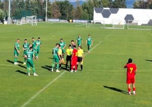 Ботев (Ихтиман) завърши 2:2 с Ашдод в контролна среща Ботев (Ихтиман) направи реми 2:2 срещу израелския Ашдод в контролна среща, играна на базата в Бояна. Българският тим поведе в резултата след гол на Красимир Панчев. Главният съдия, която бе дама, отсъди дузпа за Ботев (Ихтиман) за нарушение срещу Крис Андонов. Зад топката застана Стефан Велев и реализира от бялата точка за 2:0. Гостите от Израел все пак стигнаха до изравнително попадение и мачът завърши 2:2. Това беше предпоследната контрола за ихтиманци; последната е идната събота (25 юли) срещу Пирин (Разлог).