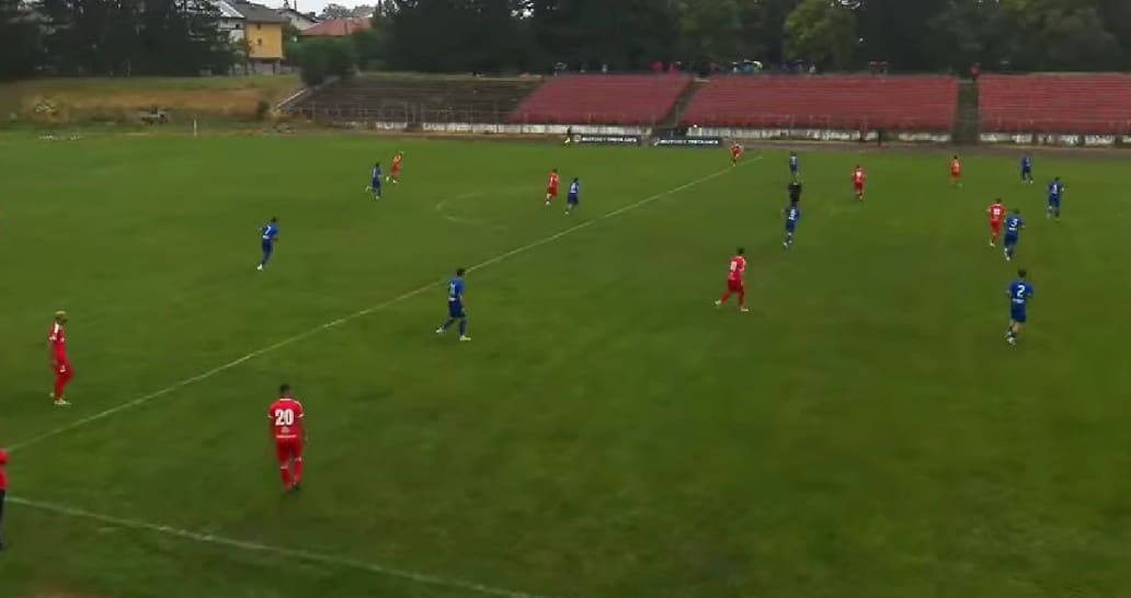 ФК Банско победи с 2:1 дублиращия тим на Левски (София) в контролна среща, играна на стадион „Свети Петър“. Въпреки сериозния дъжд през по-голямата част от мача, двата отбора показаха добра игра. Това бе последната проверка преди началото на сезона — Банско стартира на 1 август с домакинство срещу новака в Югозападната Трета лига Етрополе. В 25-ата минута гостите откриха резултата след бърза контраатака през центъра и подаване към лявото крило. Последва центриране във вратарското поле, където футболист на Левски остана непокрит и прати топката във вратата. Само две минути по-късно домакините изравниха. Вратарят на гостите допусна грешка при изнасяне на топката, Виктор Ергин пресече паса, влезе отляво в наказателното поле и с прехвърлящ удар направи резултата 1:1. В 57-ата минута Банско направи пълен обрат — след изпълнение на ъглов удар отдясно Тодор Пасков с глава прати безпощадно топката във вратата на гостите. В 60-ата минута Пасков пропусна още една възможност за увеличаване на преднината, след като стреля отблизо, но над вратата. До края на полувремето и двата тима организираха няколко добри атаки, но резултатът остана непроменен. ПРОГРАМА 25 юни, Първа тренировка 4 юли, Банско – ОФК Костинброд 0:1 7 юли, Банско – ФК Дукаджини (Косово) 1:31:0 Георги Азизин (44) 11 юли, Банско – Ботев (Ихтиман) 1:21:0 Жоро Рошков 15 юли, 18:00 часа, ФК Банско – Беласица 0:0 18 юли, ФК Банско – Струмска слава 4:2Ибрахим Шериф (2), Виктор Ергин, Георги Фикиийн 22 юли, ФК Банско – ФК Кюстендил 3:1Радослав Рашев, Жоро Рошков, Теодор Чолев 24 юли, Банско – Левски 2 (София) 2:1Виктор Ергин, Тодор Пасков