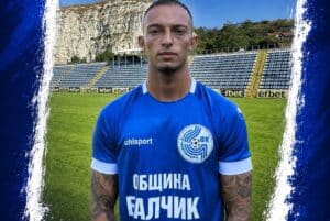 ФК Черноморец (Балчик) привлече Йоан-Анис Киров ФК Черноморец (Балчик) официално приветства Йоан-Анис Киров, който се присъединява към първия отбор преди старта на новия сезон. Роден през 2005 година, Киров е офанзивен и универсален футболист, използваем на всички позиции в атаката. Юноша на Лудогорец, той е част от тима, с който печели Елитната група на България U18. След това продължава кариерата си в чужбина с малтийския Zabbar St. Patrick FC, където записва 7 мача в Challenge League — второто ниво на футбола в Малта. След завръщането си в България преминава през Пирин (Благоевград), за който изиграва 4 срещи във Втора лига и вкарва 1 гол. Последният му клуб преди пристигането в Черноморец е ЦСКА III. Пожелаваме на Йоан-Анис много здраве, успешен сезон и много голове със синята фланелка на Черноморец!