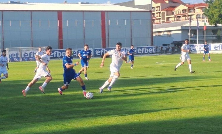 ОФК Несебър претърпя домакинска загуба с 1:5 от Етър (Велико Търново) в първия си мач за сезона във Втора лига. Старши треньорът Мирослав Косев заложи на почти изцяло променен състав. В титулярния състав се появиха редица нови попълнения, сред които Стефан Статев, Рамис Исмаилов, Мохамед Билел, завърналият се Данаил Ластарджиев и Валентин Доцев. Още в 7-ата минута Цветомир Цанев откри резултата за гостите от Велико Търново. Иван Колев изравни в 20-ата минута, но в 36-ата Георги Иванов и в 37-ата Тома Ушагелов вкараха по още един гол, оформяйки 3:1 до почивката. В 47-ата минута, след центриране и неубедителна намеса на вратаря на домакините, Тома Ушагелов покачи на 4:1. Три минути преди края влезлият от резервната скамейка Петър Петров оформи крайното 5:1 за "виолетовите". Следващият мач на ОФК Несебър е на 4 август — гостуване на Монтана.