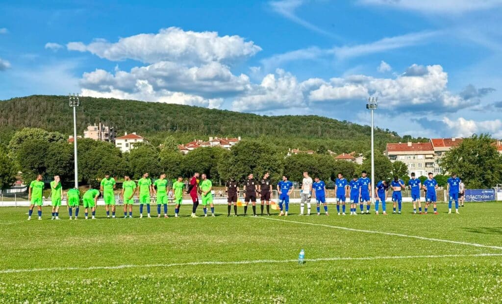 Черноморец (Балчик) спечели с 3:0 като гост срещу Аксаково във втория си контролен двубой от предсезонната подготовка. Всички попадения паднаха през втората част на мача, игран днес от 18:00 на стадион „Аксаково“. В 67-ата минута Йоан Киров подаде към Никола Недков за 1:0 в полза на гостите. Пет минути по-късно Кристо Яначков удвои след асистенция на Степан Стоянов, а в 77-ата минута Йоан Киров оформи крайното 3:0 за шампионите на Североизтока. Следващата проверка на балчиклии е в сряда, 29 юли, от 18:00 часa срещу ФК Рилци (Добрич) в Добрич. Пълен списък с контролите на Черноморец (Балчик) от подготовката: 18.07, събота – Фратрия – Черноморец – 2:0 25.07, събота – ФК Аксаково - Черноморец - 0:3 29.07, сряда – ФК Рилци (Добрич) - Черноморец, 18:00, в Добрич 01.08, събота – Черноморец – Черно море II 08.08, събота – Черноморец – Волов-Шумен 2007