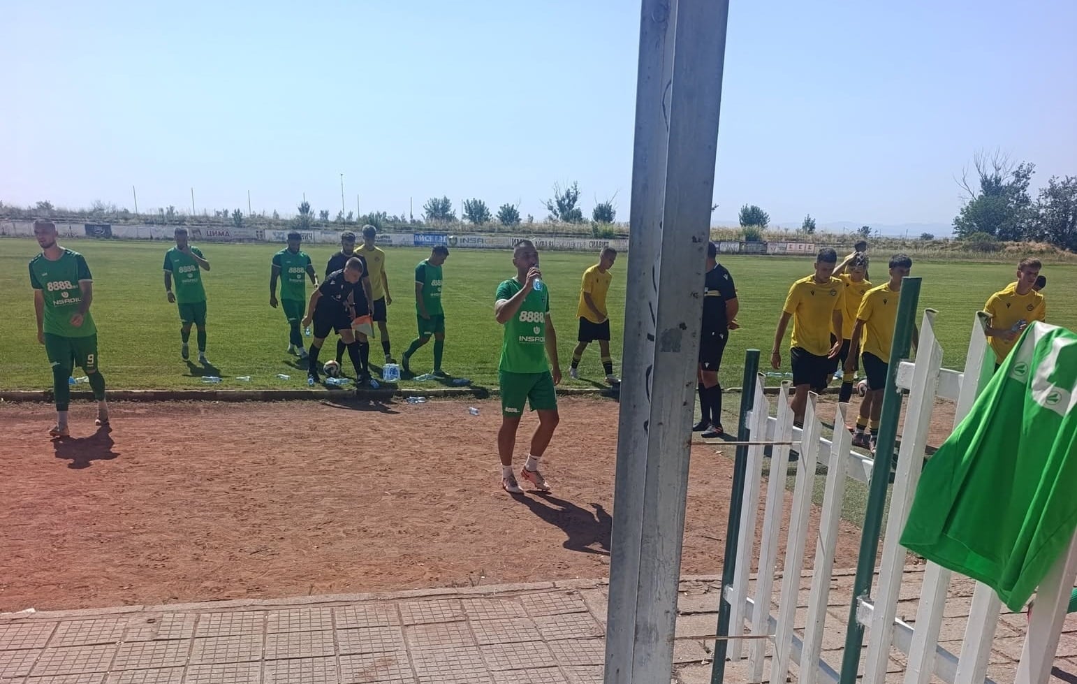 ФК Секирово завърши предсезонната подготовка с реми 2:2 срещу Ботев (Пловдив) U18 ФК Секирово (Раковски) сложи край на серията си от летни контроли с равен резултат 2:2 срещу състава на Ботев (Пловдив) до 18-годишна възраст, който през миналия сезон завърши на четвърто място в елитната юношеска група. За „секирите“ точни бяха Цецо Главчев и Димитър Драганов. По този начин тимът отчита две победи, едно равенство и само една загуба по време на предсезонната си подготовка, включваща четири приятелски срещи. ФК Секирово започва новия сезон в събота, 1 август, когато гостува на Атлетик (Куклен). Началото на двубоя е в 18:00 часа. Резултати от контролите на ФК Секирово по време на предсезонната подготовка: 11.07 – Спартак (Пловдив) – Секирово – 5:1 22.07 – Секирово – Калояново – 6:2 25.07 – Секирово – Ботев II (Пловдив) – 3:2 01.08 – Секирово – Ботев (Пловдив) U18 - 2:2