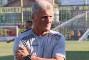 Марица (Милево) ще открие новия сезон в Югоизточната Трета лига с гостуване на Димитровград. Двубоят от 1 кръг е на 8 август (събота) от 18:00 часа в Димитровград."Предстои ни тежко гостуване на добър отбор. Но ние сме подготвени, както за този мач, така и за старта на шампионата. По време на подготовката наистина видях изключително отговорна работа на целия отбор. Искам да пренесем това и по време на сезона - 100% отговорност във всяка среща. Да показваме футболна дисциплина и да запазим настроението, което имаме в отбора", коментира старши треньорът Иван Кочев пред официалния сайт на Марица (Милево)."Не искам да обявявам конкретна цел в първенството. Виждам, че много отбори го правят, има много претенденти за челните места. Моите цели са две - едната я споменах, във всеки един мач да бъдем 100% отговорни. Другата ми цел е всеки един футболист да израства и да прогресира с представянето си. Ако изпълним това, доброто класиране ще дойде само по себе си. Разбира се, желанието ни е да подобрим 6-ото място от миналия сезон", допълни още наставникът."Напълно нормално е да има спадове, нормално е да губим точки - сезонът е много дълъг и според мен ще бъде доста оспорван. Наблюдавам останалите отбори, които разчитат на доста опитни и изградени състави. Ние също вече една година сме заедно и имаме опитни момчета, които подсилихме с млади попълнения", каза още бившият легендарен футболист.