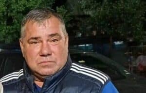 Гигант Съединение загуби драматично при гостуването на Спартак (Пловдив) Гигант Съединение стартира сезона в Югоизточната Трета лига с поражение 2:4 при визитата си на Спартак (Пловдив). Гостите успяха да изравнят до 2:2, но след спорен пряк свободен удар домакините поведоха отново и в последствие отправиха още едно попадение, с което решиха мача в своя полза. "Доволен съм от отбора, тъй като за първи мач показаха доста сериозно желание, бяха активни, но не ни достигнаха някои неща", коментира след края на двубоя президентът Добри Козарев. Не знам по какви правила ни ръководят съдиите, но ни започват още от първия кръг. При гола за 3:2, който падна от пряк свободен удар, на повторенията се вижда, че нашият футболист достига противника и му отнема чисто топката, но съдията даде пряк свободен удар, от който домакините вкараха за 3:2 и с това мачът и приключи," добави още шефът "Иска ми се съдийството да не бъде основен фактор този сезон, тъй като знам, че реферите - или голяма част от тях, могат да ръководят и са го доказали още в миналия сезон, но има и такива, които не знайно защо ръководят в ущърб на доста отбори. Не визирам само Гигант Съединение,", каза още Козарев. "Иначе ние допуснахме грешки, след като сме инкасирали цели четири гола. Бяхме активни в голяма част от двубоя, но направихме и доста пропуски в завършващата фаза, което като гост срещу силен отбор като Спартак няма как да ни донесе успех. Липсваха и ключови играчи. Знаете, че Радо Терзиев часове преди двубоя замина за чужбина, а Аурел Мусай не взе участие в двубоя, тъй като е контузен. Джошуа Харис също отсъстваше. Така че излизането на трима-четирима твърди титуляри от състава на този етап няма как да бъде компенсирано, завърши Козарев.