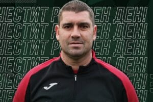 На старта на новия сезон в Северозападната Трета лига Янтра (Полски Тръмбеш) приема Бдин (Видин). Двубоят е в събота, 22 август, от 18:00 часа в Полски Тръмбеш."Започваме срещу един от силните отбори в нашата група и със сигурност мачът ще бъде тежък. Тони Маречков е с контузия и все още не е сигурно дали ще мога да го използвам за двубоя. Всички други са на разположение и сме готови за сезона", коментира старши треньорът Петър Кръстев пред официалния сайт на Янтра (Полски Тръмбеш)."Проведохме добра лятна подготовка, изиграхме доста контроли, но за съжаление в почти нито една от тях не успяхме да се съберем в пълен състав. Имам група от 16 футболисти, на която ще разчитам по време на сезона, като голяма част са млади момчета. За жалост четири от петте ни нови момчета се контузиха трайно и поради тази причина привлякохме трима нови, но от тях единствено Марин Пендов е с опит (29 години). Така че сме доста млад отбор", добави още наставникът."Целта ни през сезона е, ако можем да подобрим класирането си от миналия сезон с 1-2 места. Според мен това е напълно постижимо, като всичко зависи и от състоянието на футболистите, защото отсъствието на един или двама за отбор от нашия ранг е проблем", завърши Кръстев.