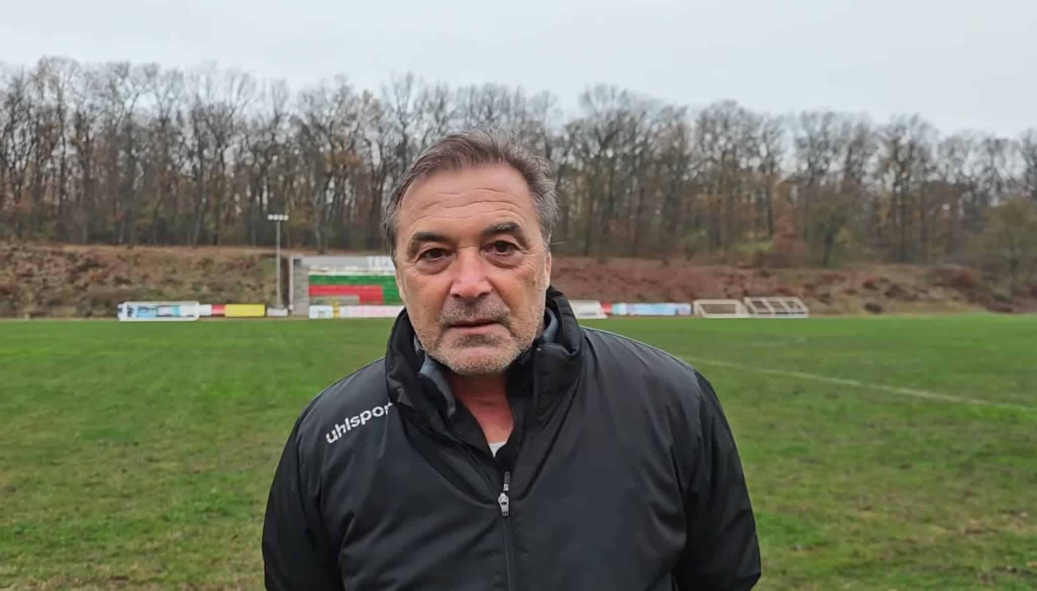Георги Иванов преди началото на сезона в Североизточната Трета лига Старши треньорът на Септември (Тервел) Георги Иванов – Геша коментира очакванията за предстоящата кампания 2026/27 в Североизточната Трета лига. В отбора има промени през лятото, но ръководството смята, че те няма да отслабят състава и клубът отново ще се стреми към челни позиции. „С оглед големият брой напуснал и контузията на Димитър Михалев, ще е малко тежичко. Но сме готови за първенството. Мисля, че имаме не лош отбор, но все още не знаем на кого колко можем да разчитаме. В процес на шампионата смятам, че ще бъдем сериозни. Лошото за нас е, че започваме в първите кръгове с фаворитите в групата. Все пак смятам, че се готвихме добре през паузата. При нас нещата са нормални. Взехме млади момчета и хора, които могат и се надявам да заменят тези, които напуснаха, по възможно най-добрият начин.“, каза Геша преди първия мач, в който „хановете“ приемат Волов-Шумен 2007. През лятото седем футболисти напуснаха Септември, но вече са привлечени нови играчи, чиито имена ще бъдат обявени в близките дни. „В процес сме на изграждане на нов отбор, за което ще се изисква малко повече време, но в никакъв случай не сме обречени.“, добави още Георги Иванов.