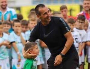 ФК Созопол постигна убедителна победа с 4:1 като гост над Левски (Карлово) в среща от 3-ия кръг на Югоизточната Трета лига. Това е първият успех за тима този сезон след две поредни поражения. „Изиграхме много силен мач, с което показахме, че ФК Созопол върви в добра и правилна посока. Просто ни трябваше малко време, за да се вработим за начало на сезона, като постепенно съм сигурен, че ще подобряваме формата си“, коментира Петър Кюмюрджиев пред официалния сайт на ФК Созопол. „Искам да отлича перфектното съдийство на Николай Николов, който показа, че е един от добрите съдии в Трета лига. Надявам се всички останали рефери да ръководят по този начин“, добави още наставникът. „Поздравявам момчетата, безапелационна победа от наша страна. Сега остава да се подготвим добре за домакинството срещу Димитровград в следващия кръг“, завърши Кюмюрджиев.