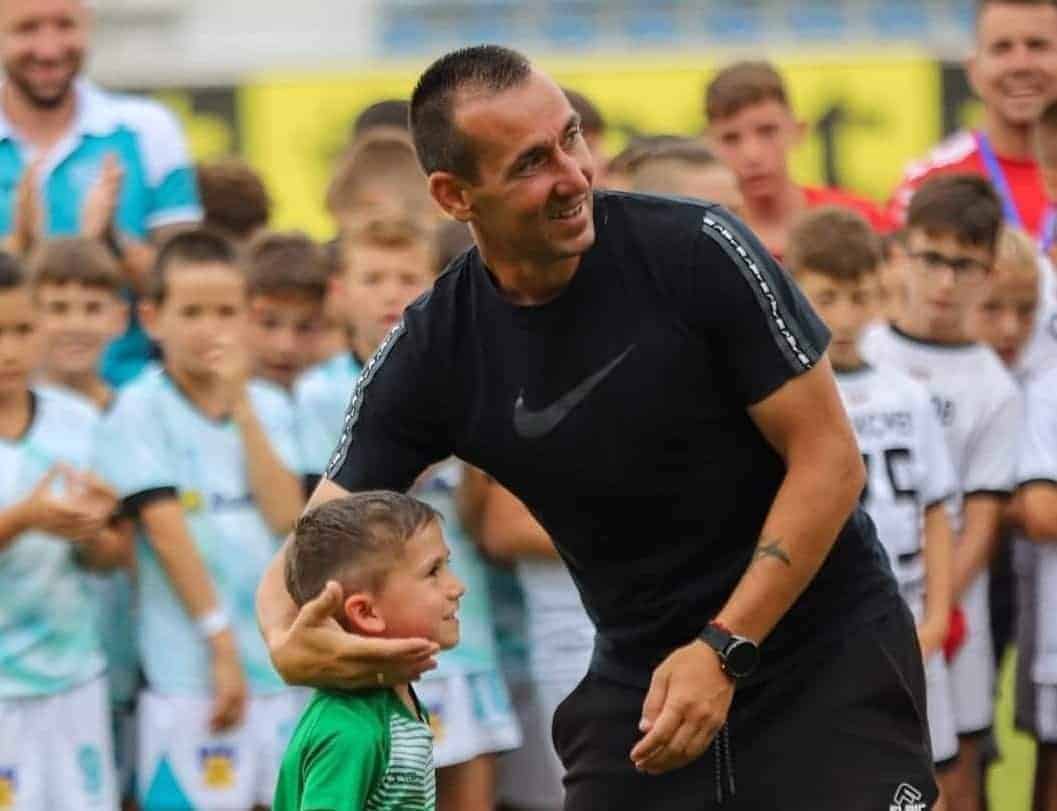 ФК Созопол постигна убедителна победа с 4:1 като гост над Левски (Карлово) в среща от 3-ия кръг на Югоизточната Трета лига. Това е първият успех за тима този сезон след две поредни поражения. „Изиграхме много силен мач, с което показахме, че ФК Созопол върви в добра и правилна посока. Просто ни трябваше малко време, за да се вработим за начало на сезона, като постепенно съм сигурен, че ще подобряваме формата си“, коментира Петър Кюмюрджиев пред официалния сайт на ФК Созопол. „Искам да отлича перфектното съдийство на Николай Николов, който показа, че е един от добрите съдии в Трета лига. Надявам се всички останали рефери да ръководят по този начин“, добави още наставникът. „Поздравявам момчетата, безапелационна победа от наша страна. Сега остава да се подготвим добре за домакинството срещу Димитровград в следващия кръг“, завърши Кюмюрджиев.