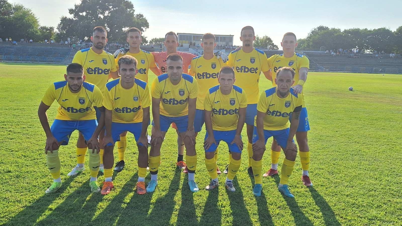 Димитровград загуби с 1:3 при визитата си на Созопол в четвъртия кръг на Югоизточната Трета лига. В 12-ата минута Димитър Николов даде преднина на домакините. В 60-ата Мартин Стоянов изравни, но малко след това Стоян Кижев отново реализира за Созопол след центриране от пряк свободен удар. Морският тим окончателно реши срещата от дузпа, реализирана от Глен Хабимана. „Стана сравнително равностоен мач, но го загубихме от две статични ситуации. Нямаше много положения пред двете врати. В сряда ще играем за Купата на България и ще гледам да пусна момчета, които са записали по-малко минути до момента.“, сподели след срещата наставникът на димитровградчани Тодор Манев. В петия кръг ФК Димитровград приема Загорец (Нова Загора). Мачът е в събота, 5-ти септември, от 17:00 часа. Преди това „жълто-сините“ гостуват на ОФК Хасково в турнира за Купата на България. Срещата е в сряда, 2-ри септември, от 17:00 часа.