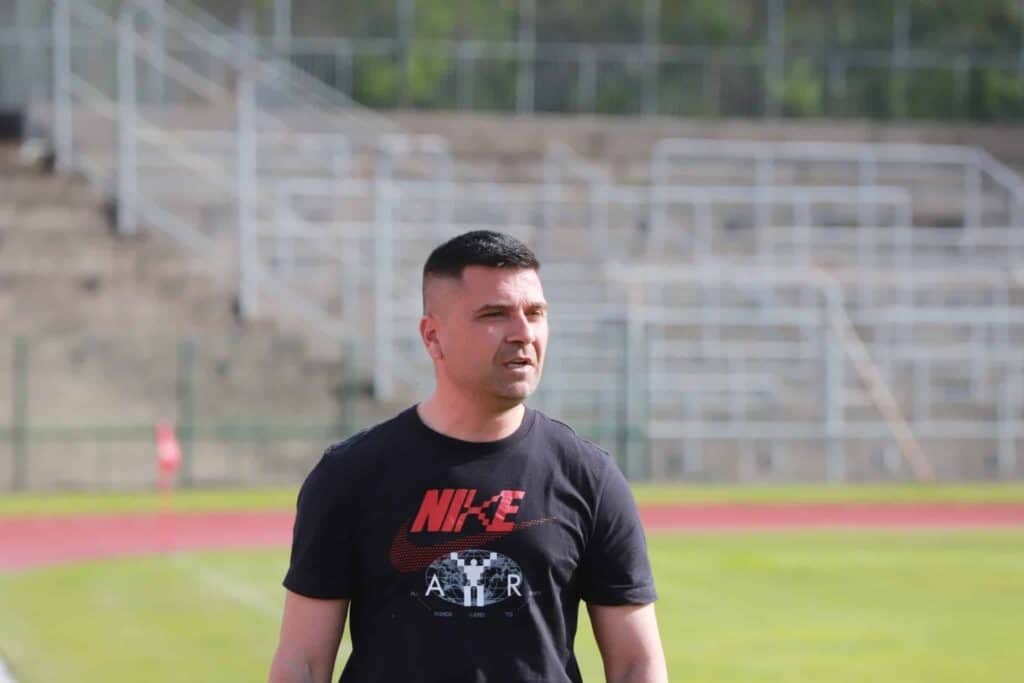 Живко Желев: Коментар след загубата от Спартак (Пловдив) Старши треньорът на ОФК Хасково Живко Желев коментира мача срещу Спартак (Пловдив), загубен с 1:2 в Хасково. „Изкарахме мача на мускули, но след като намалихме, имахме 3 ситуации, в които съперникът се размина. Имаше шанс пред Христо Бойков, пред Влади Узунов и едно разминаване на Бейсим Бейсим. Те стояха по-добре от нас, което е очаквано, но допуснахме леки голове, като при първия има стопроцентово нарушение срещу Костадин Пеев.“, каза Желев след първата загуба на тима му този сезон. В сряда, 2-ри септември, ОФК Хасково пак ще играе пред собствена публика. Тимът приема ФК Димитровград за Купата на България. „По принцип винаги се влагаме в този турнир и искаме да стигнем максимално далеч, но сега имаме проблеми. Ще се наложи да направим доста ротации.“, добави още Живко Желев.