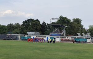 Спартак (Пловдив) победи Марица (Милево) с 4:1 в областния финал за Купата на България Марица (Милево) отстъпи с 1:4 срещу Спартак (Пловдив) в областния финал за Купата на България. Старши треньорът Иван Кочев направи значителни промени в първия състав, като на резервната скамейка останаха Ангел Здравчев, Боримир Карамфилов, Емре Даудов, Мартин Здравчев и още няколко играчи. Домакините поведоха чрез гол на Юлий Шекеров, с който завърши първото полувреме — 1:0. Във втората част Спартак удвои в 50-ата минута след попадение на Димитър Законов, който в 62-ата минута реализира и за 3:0. Марица (Милево) отбеляза почетно попадение в 71-ата минута, а Ариф Ферадов фиксира крайното 4:1 в 86-ата.