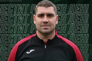 Янтра (Полски Тръмбеш) допусна домакинска загуба с 0:2 от Академик (Свищов) в мач от 3 кръг на Северозападната Трета лига. Наставникът на домакините Петър Кръстев коментира развоя на срещата: "През първото полувреме играхме изключително слабо! Гостите от Академик изпуснаха още три чисти положения, освен гола, който ни вкараха още в самото начало. Но второто полувреме беше коренно различно - играхме добре и спокойно можеше да стигнем поне до изравняване", коментира Петър Кръстев пред официалния сайт на Янтра (ПТ). "В 80-ата минута не ни дадоха абсолютна дузпа за нарушение срещу Бисер Алексиев, но истината е, че преди това съдията не изгони нашият футболист Иван Иванов за втори жълт картон", добави наставникът. В следващия кръг Янтра би трябвало да гостува на Ювентус (Малчика).